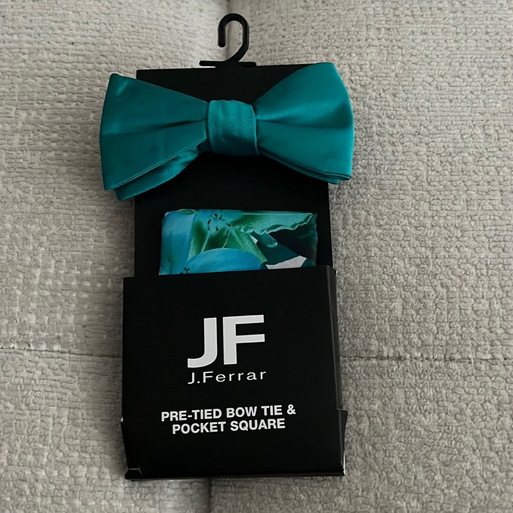 Pre tied bow tie & pocket square